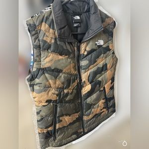 NWOT camo north face vest